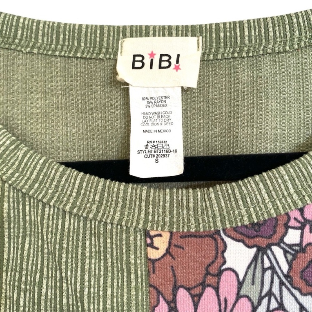 BiBi SAGE GREEN FLORAL RIBBED KNIT BLOCK PATTERN TOP SIZE
SMALL - Picture 6 of 8